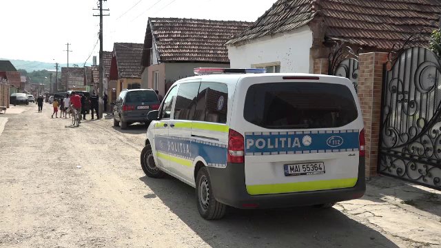 Descinderi în Alba, la persoane acuzate că dezmembrau ilegal mașini și incendiau ce nu puteau vinde