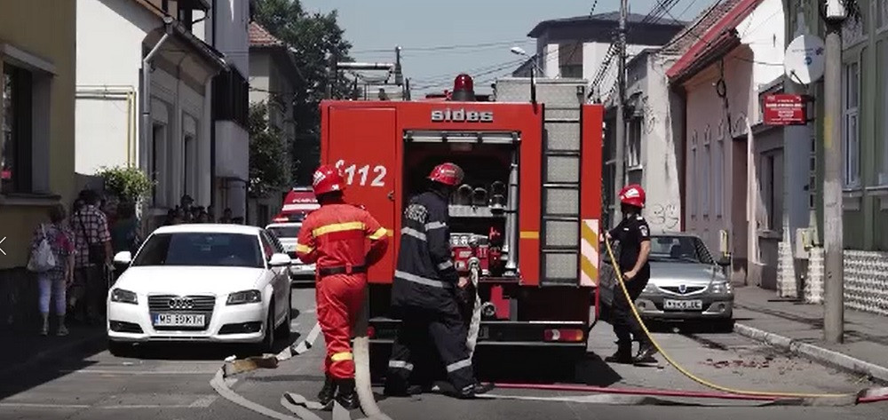 Alertă în Târgu Mureș. Un incendiu puternic a izbucnit în centrul orașului