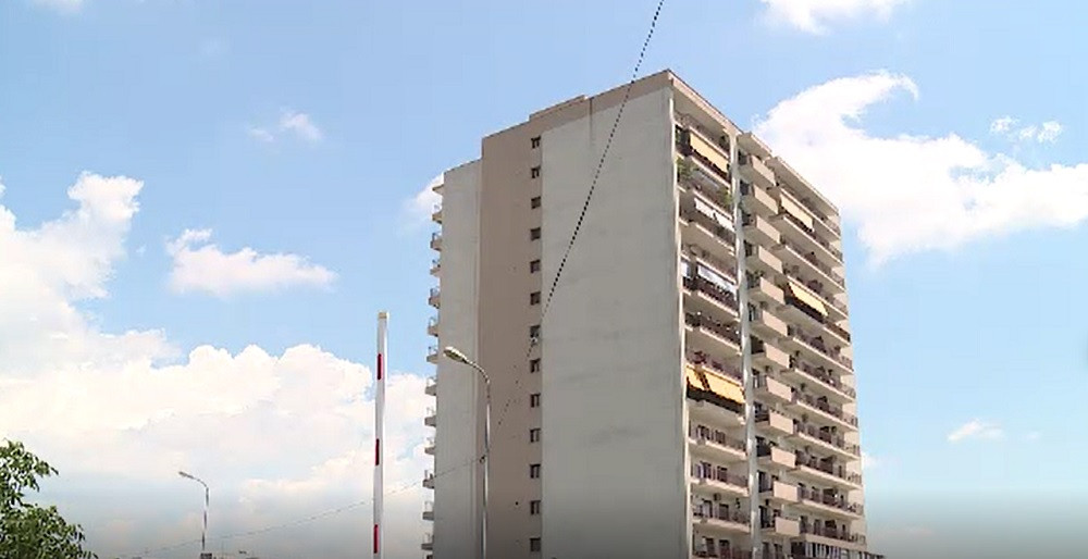 S-a întâmplat în Sectorul 6 din București. Un bloc de 10 etaje a fost construit fără să aibă drum de acces