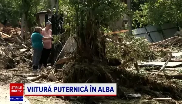 Ploile au făcut prăpăd în multe zone din țară. Zeci de case au fost distruse de viituri