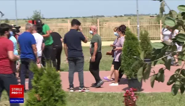 Comisarul UE pentru Sănătate, în vizită într-un sat din Dâmbovița. „Ar trebui să ne mobilizăm”