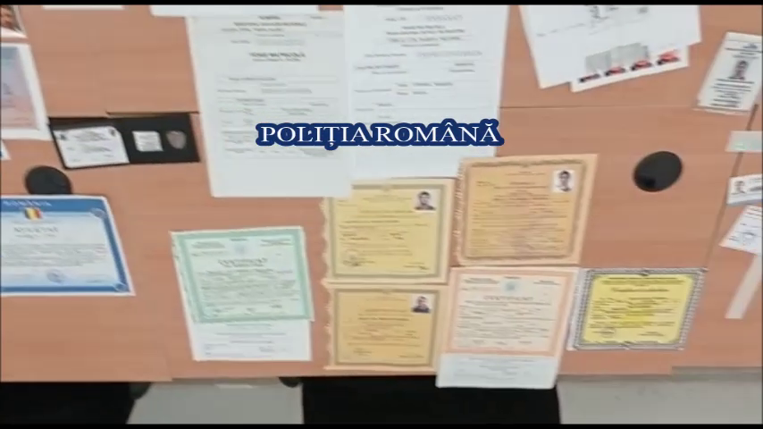 Cinci bărbați, suspectați că au falsificat zeci de documente, printre care și cărți de identitate și pașapoarte