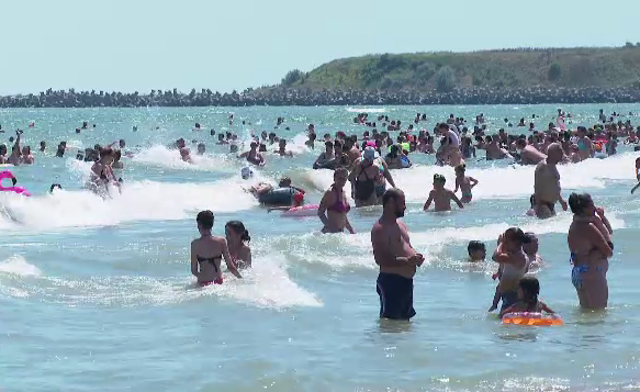 Indicele de radiaţii UV a depăşit cote periculoase, sâmbătă, pe litoral. „Dacă te-ai pârlit o dată, e cam gata”