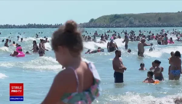 Indicele de radiaţii UV a depăşit cote periculoase, sâmbătă, pe litoral. „Dacă te-ai pârlit o dată, e cam gata”