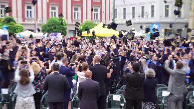 Momente emoționante la Timișoara. Studenții din anii terminali s-au reîntâlnit după un an și jumătate de cursuri online