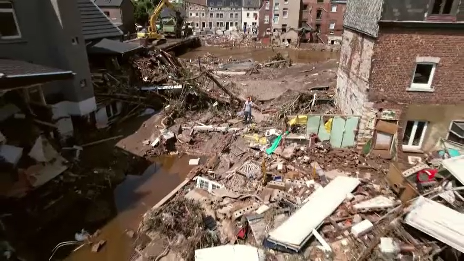 Coşmarul inundaţiilor continuă în vestul Europei. O viitură puternică a lovit un oraş din regiunea Salzburg