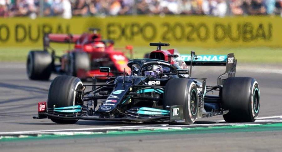Penalizat cu zece secunde, Lewis Hamilton câştigă spectaculos MP al Marii Britanii