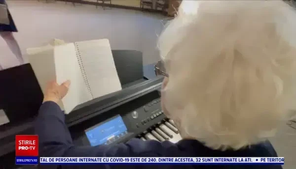 O femeie din SUA, în vârstă de 103 ani, cântă la pian de când se știe. A învățat singură când avea 12 ani