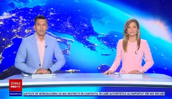 O pisică cu ochelari din SUA ajută copiii să nu se simtă complexați de problemele de vedere