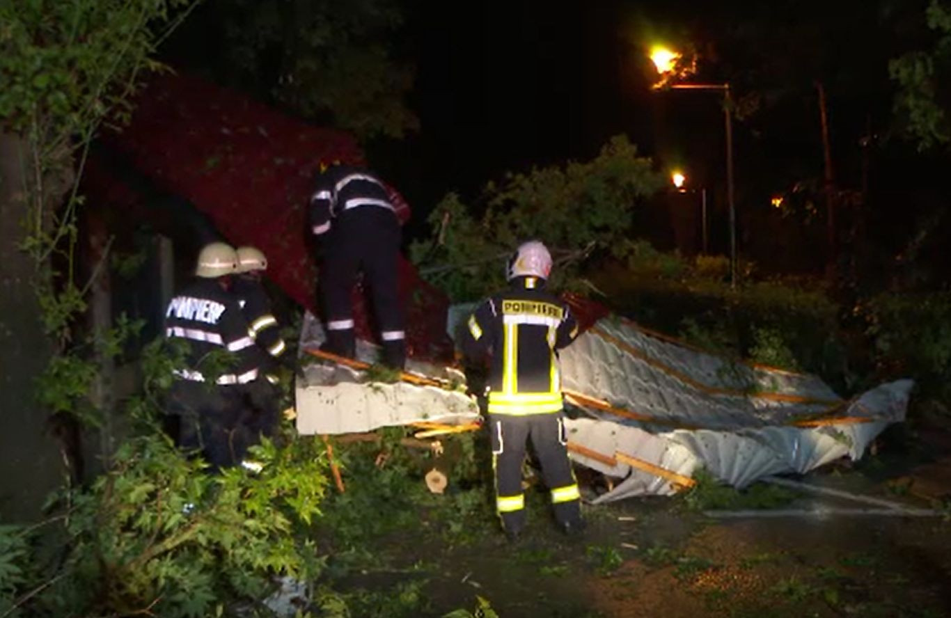 România, împărțită între furtuni violente și un val de căldură african. Fenomenele extreme vor continua