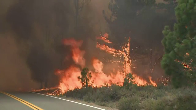 Incendii de vegetație grave în California. Suprafața arsă e dublă față de anul trecut
