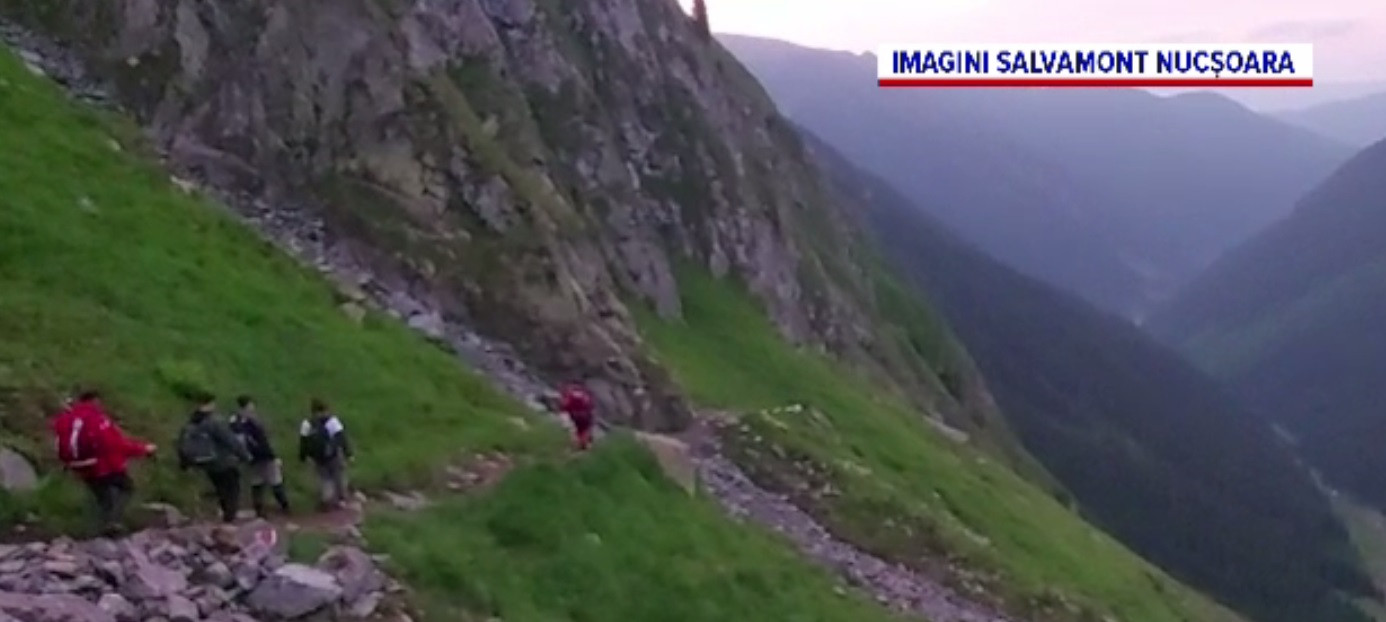 4 tineri, salvați de salvamontiști după o tură spre Vf. Moldvoveanu. În ce stare au fost găsiți
