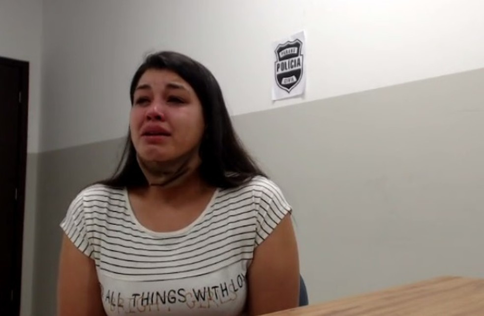 VIDEO. O tânără a încercat să fugă din maternitate cu un bebeluș după ce al ei a murit