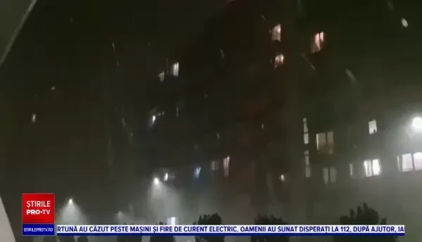 Furtuni puternice au făcut ravagii duminică seară. Acoperișuri smulse și mașini avariate, în Cluj-Napoca și Craiova