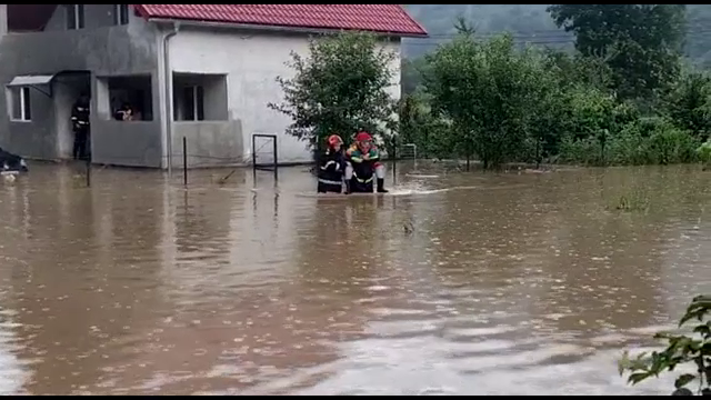 Ploile și furtunile au făcut prăpăd în Transilvania și nordul Moldovei. Valea Prahovei, grav afectată
