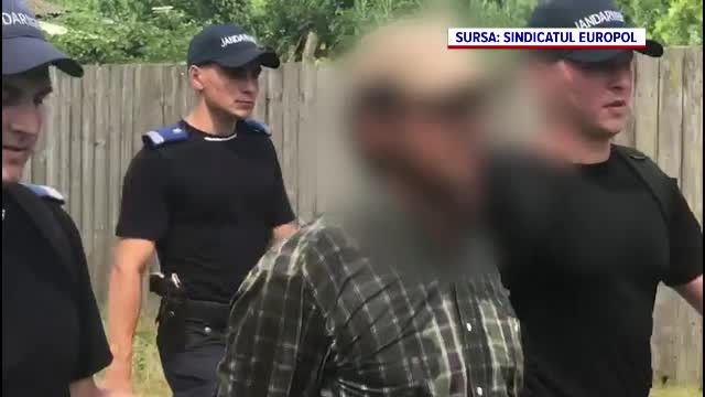 Polițiștii au prins un individ care și-a ucis un vecin, apoi a fugit şi s-a ascuns în pădure
