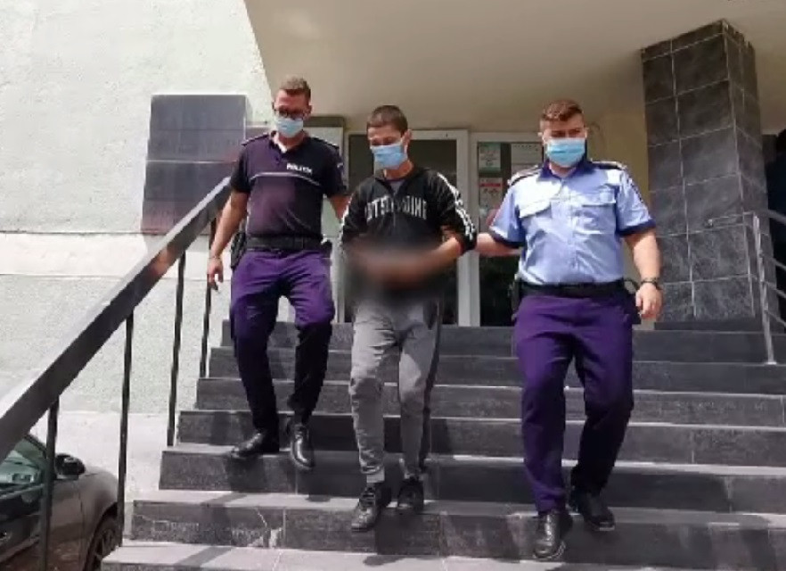 Tânărul care pretindea că este polițist neagă faptele: „Am zis de frică, pentru că m-au amenințat”