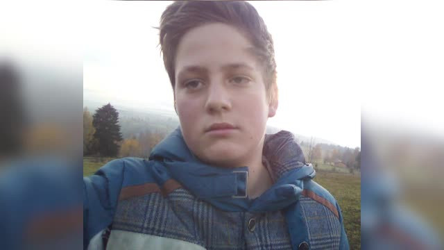 Copilul erou care s-a aruncat în flăcări să-și salveze bunicii, care au sfârșit arși de vii. Adrian a impresionat toată țara