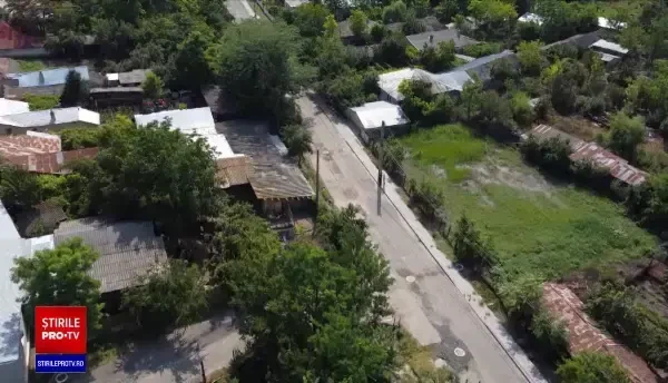 Orașul distrus de lucrările de infrastructură prost făcute: canale descoperite, gropi și oameni disperați