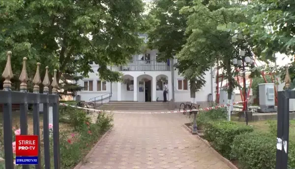 Spargere la Primăria Ungheni. Hoții au spart seiful cu târnăcopul și au dezactivat camerele