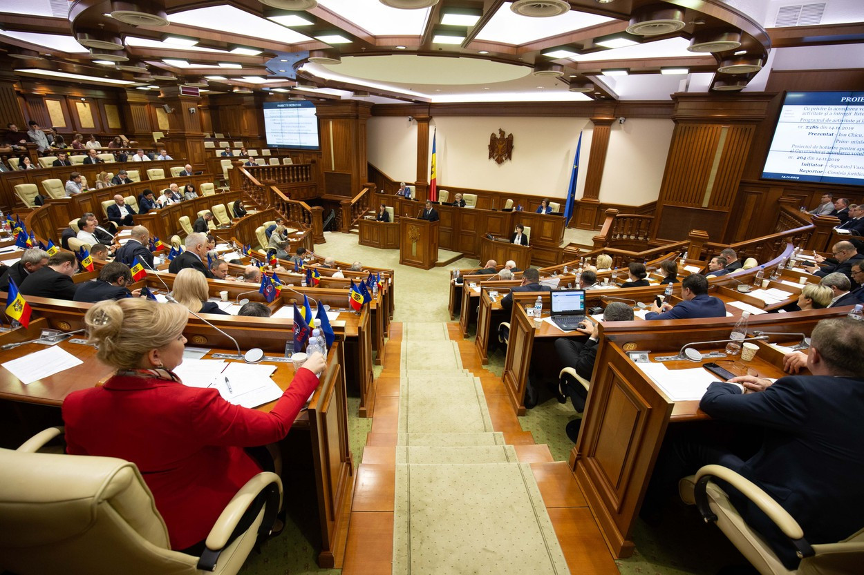 40% din membrii noului Parlament moldovean sunt femei. În România, avem doar 17%