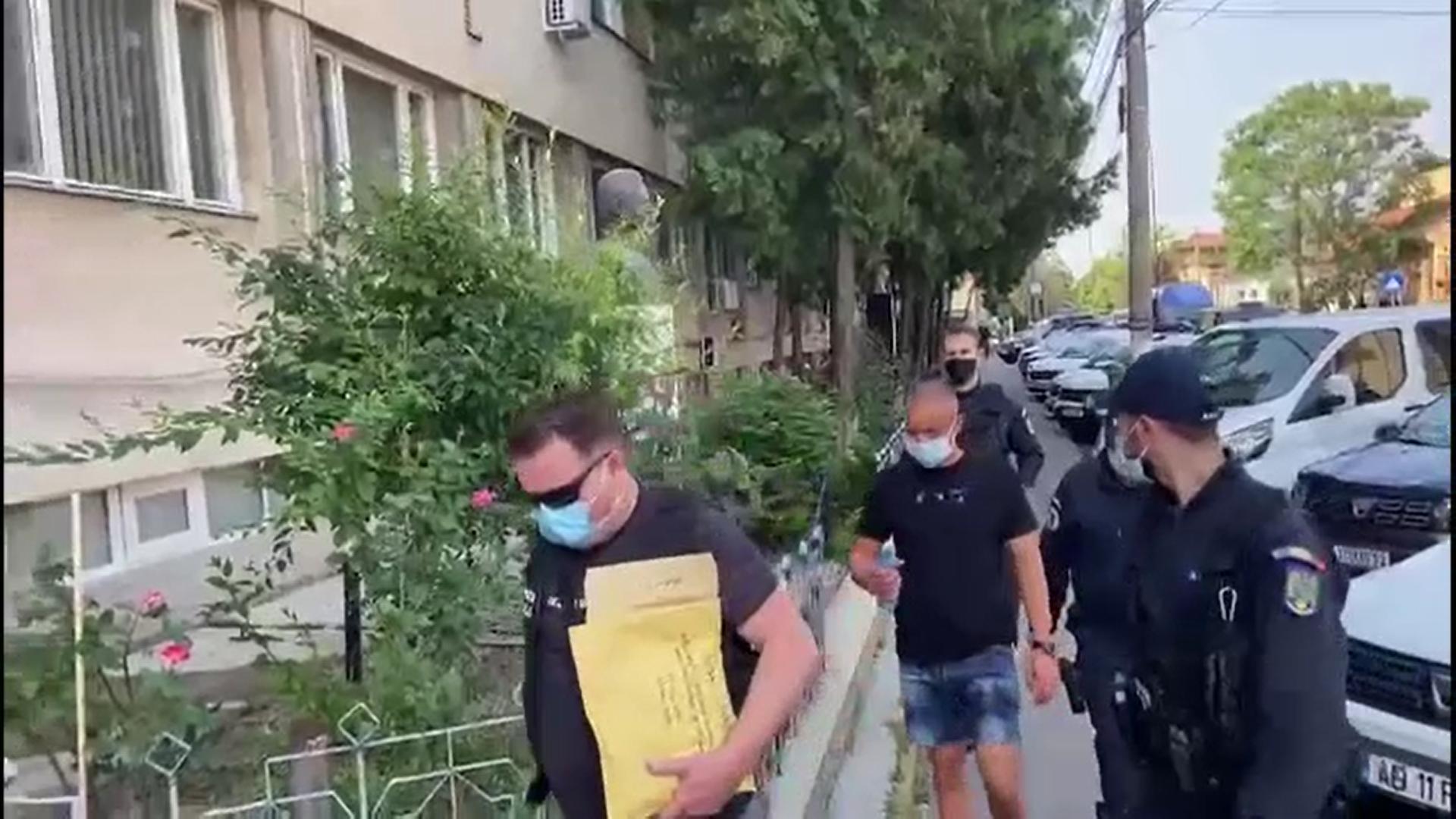 Capul rețelei de traficanţi de ţigări din vestul ţării s-a predat în București