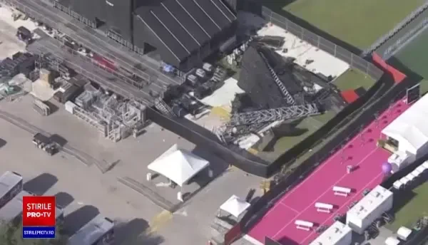 Un ecran uriaș s-a prăbușit pe un stadion din Florida, cu o zi înainte de începerea unui festival. VIDEO