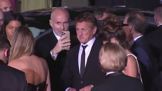 Sean Penn refuză să continue filmările pentru un nou serial dacă echipa nu este vaccinată