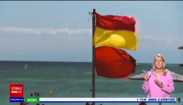 „N-am plătit sejurul ca să mă scoţi tu afară din apă!”. Salvamarii duc lupte grele cu turiștii care ignoră steagul roșu