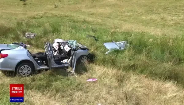 Accident grav pe DN1: Doi oameni au murit şi mai mulți, între care un copil, au fost răniți. GALERIE FOTO
