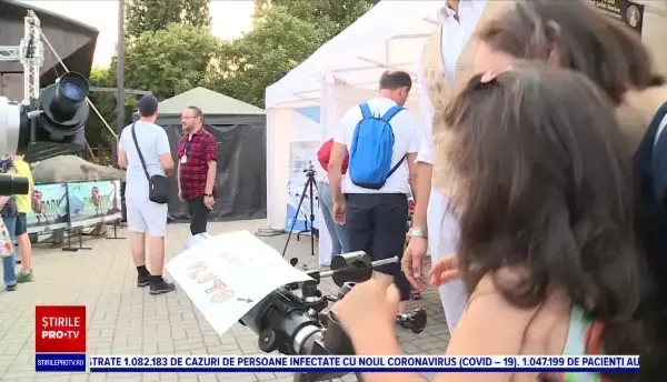 Festival de astronomie în București. Vizitatorii au putut observa corpurile cereşti cu telescoape profesionale