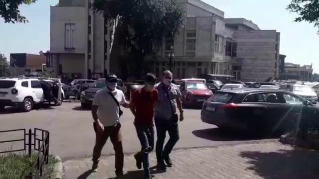 Nervos că a pierdut bani la păcănele, un tânăr din Iași s-a răzbunat și a jefuit sala de jocuri