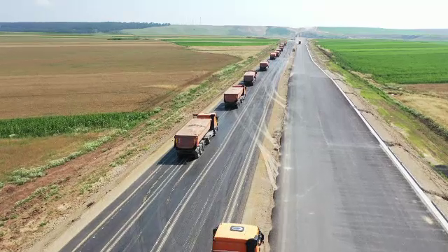 Surpriză pentru șoferi. O bucată din drumul expres Craiova - Pitești ar putea fi finalizată înainte de termen