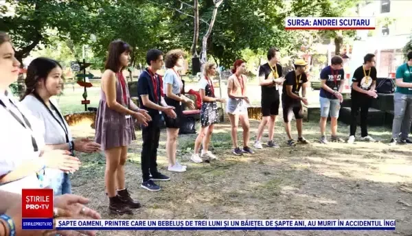 Zeci de elevi de liceu din țară au devenit studenți timp de o săptămână la București