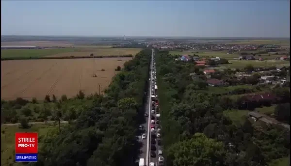 Weekend extrem de aglomerat pe litoral. Prețurile sunt mai mari în Năvodari, pentru că plaja nu a fost extinsă