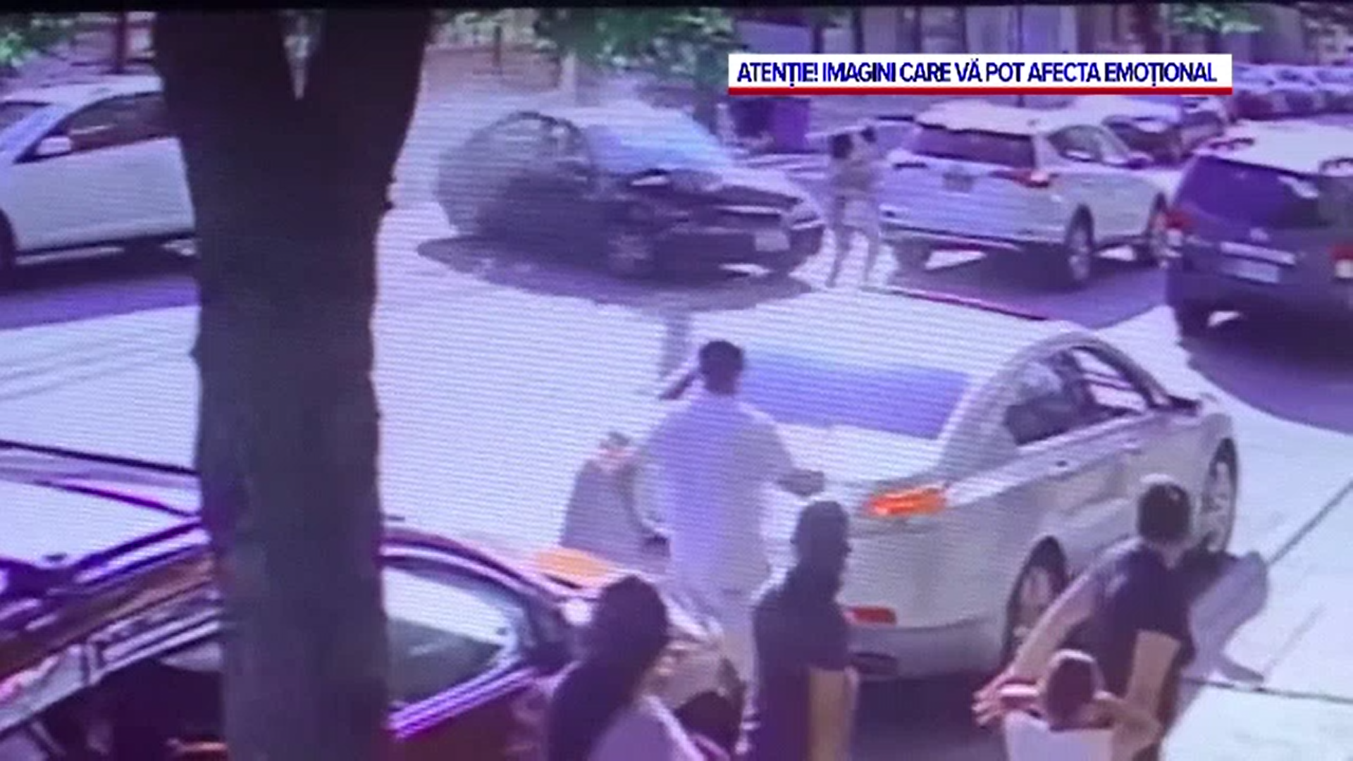 O mamă și fetița ei de opt luni au fost spulberate de o mașină pe trecerea de pietoni