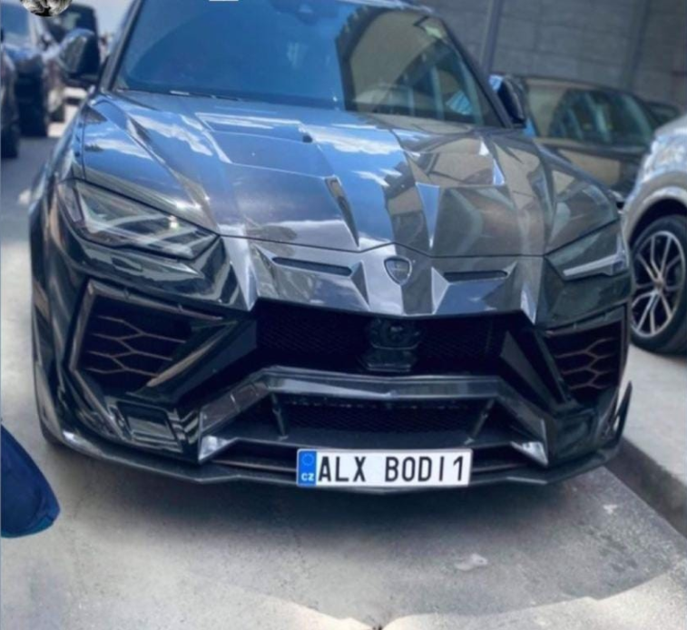 Alex Bodi, &icirc;n Mamaia cu bolidul pe care l-ar fi v&acirc;ndut deși era pus sub sechestru de DIICOT. Ce număr are mașina de 500.000 &euro;