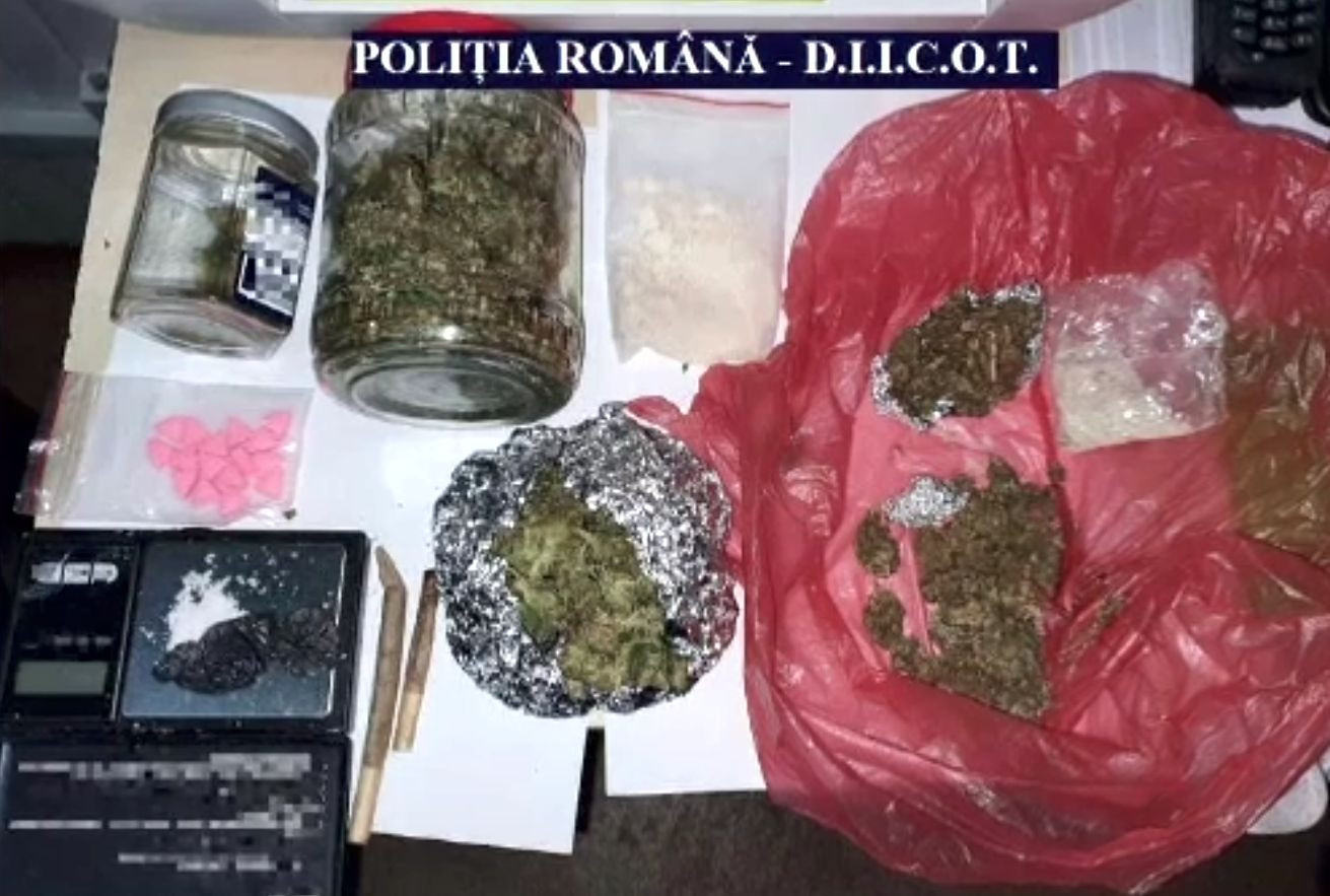Traficanți de droguri, prinși în Vama Veche. Oferta e pe măsura aglomerației