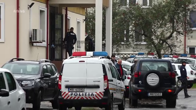 Doi tineri au încercat să evadeze din arestul Poliției Maramureș prin geamul de la baie