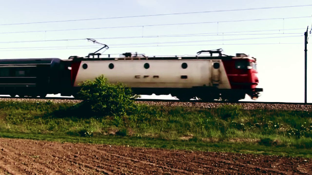 Dezastru în trenurile CFR. Oamenii călătoresc în condiții inumane, fără aer condiționat și în mizerie