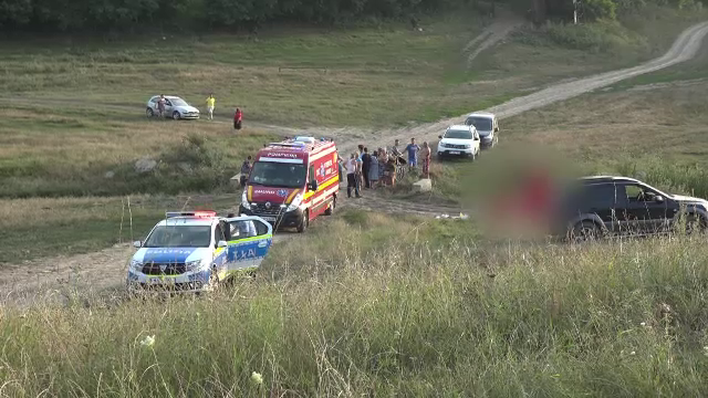 Un bărbat din Botoșani a murit, după ce a fost târât zeci de metri după o căruță