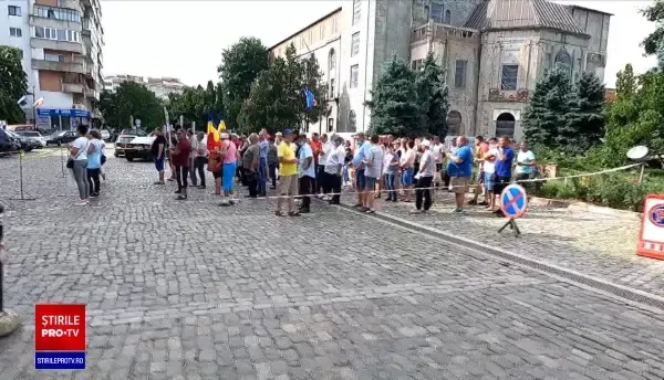Protest al locuitorilor din oraşul Flămânzi, lăsați fără apă de o săptămână, în plină caniculă: ”Vrem apă la Flămânzi!”
