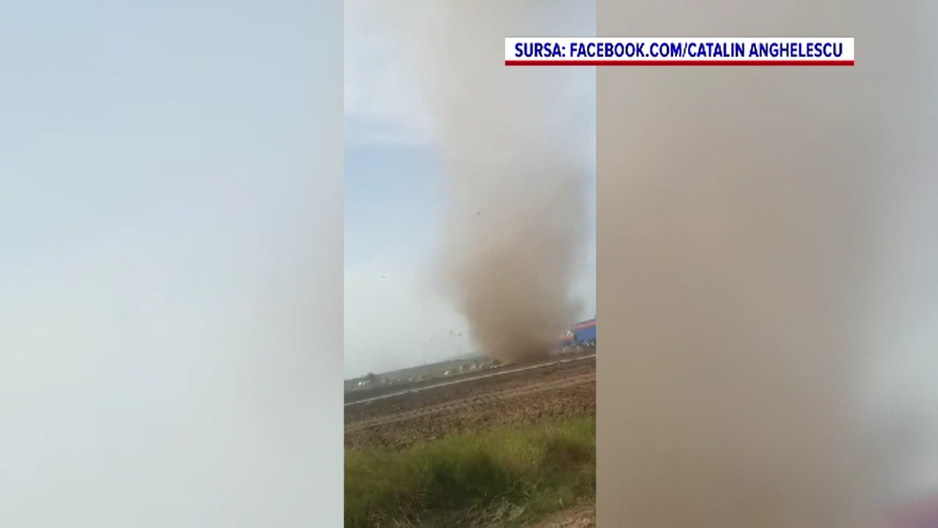 Video. O coloană imensă de praf a fost filmată lângă Ploiești