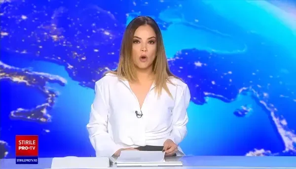 Imagini de coșmar în București după furtună: O antenă GSM a căzut peste o casă, copaci rupți, o schelă desprinsă de bloc