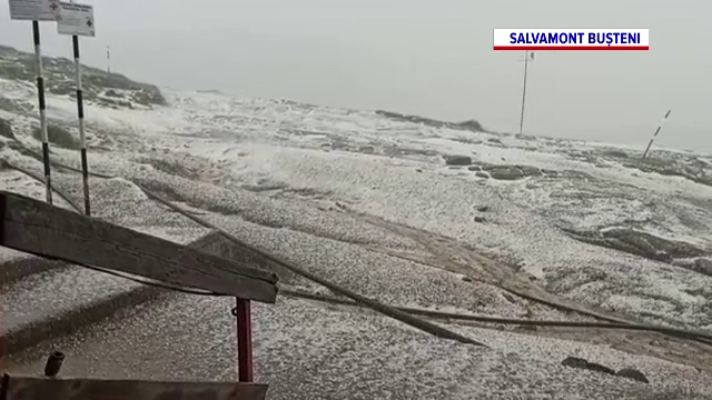 Crestele din Bucegi, acoperite de un covor de gheață. Vremea continuă să fie la extreme în țară