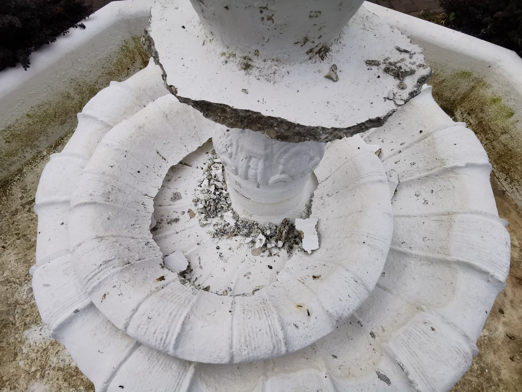 f&acirc;nt&acirc;nă arteziană