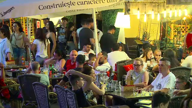 Cod roșu de distracție în Capitală. Mii de persoane au petrecut în Centrul Vechi: ”Nici Vegas nu se compară cu asta”