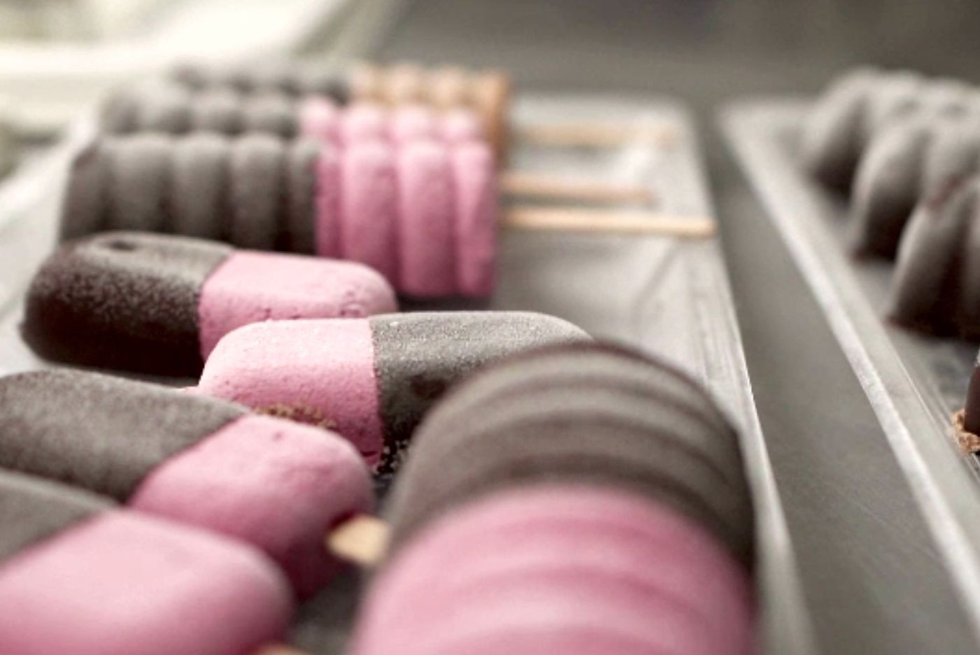 Înghețată cu oxid de etilenă, retrasă dintr-un cunoscut lanț de hipermarketuri din România. Sunt vizate 3.000 de bucăți