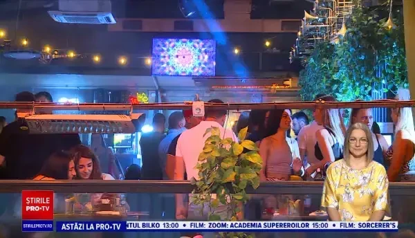 Cod roșu de distracție în Capitală. Mii de persoane au petrecut în Centrul Vechi: ”Nici Vegas nu se compară cu asta”