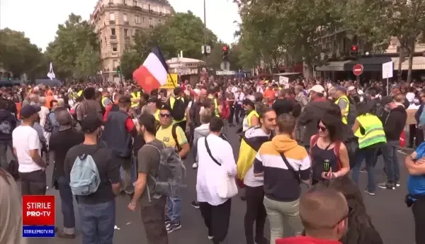 Proteste masive în Franța, împotriva obligativității certificatului verde în locurile publice. 65% din francezi le susțin